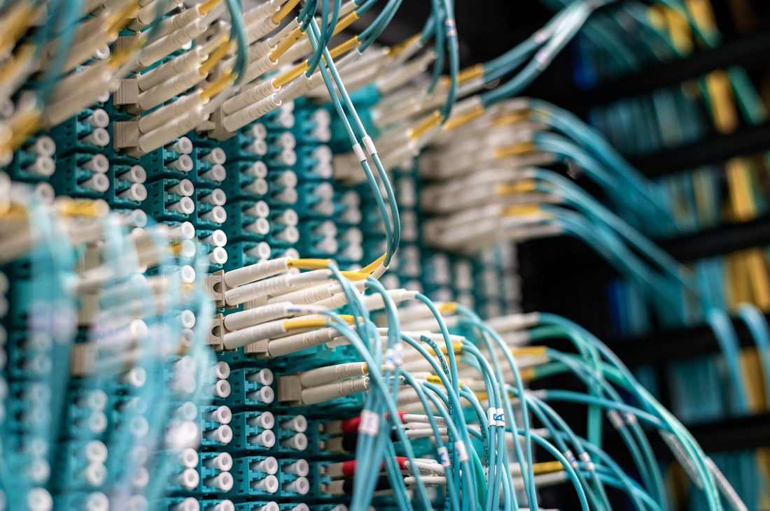 Fibre-optic patch panel in a data centre
